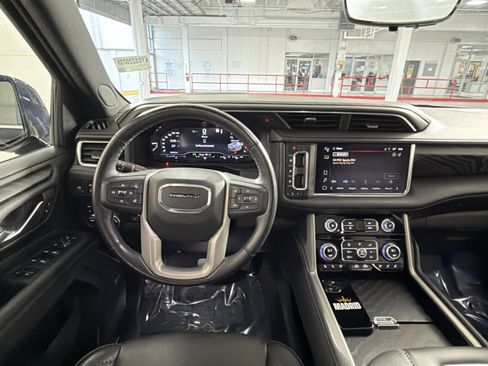 Used 2022 GMC Yukon Denali w/ Denali Premium Package image 16