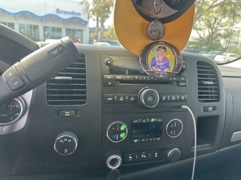 Used 2014 GMC Sierra 3500 SLE w/ SLE Preferred Package image 9