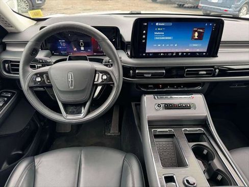 Used 2025 Lincoln Aviator AWD w/ Equipment Group 101A image 17