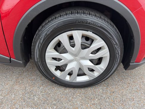 Used 2020 Toyota C-HR LE image 26