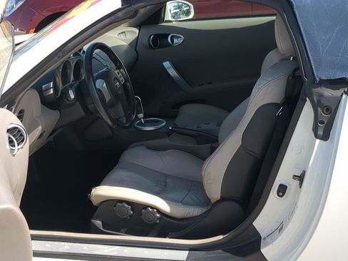Used 2005 Nissan 350Z Touring image 11