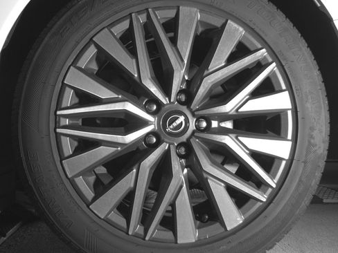 Used 2025 Nissan Altima 2.5 SV FWD image 14