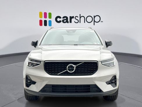 Used 2025 Volvo XC40 B5 Plus AWD/4WD image 8