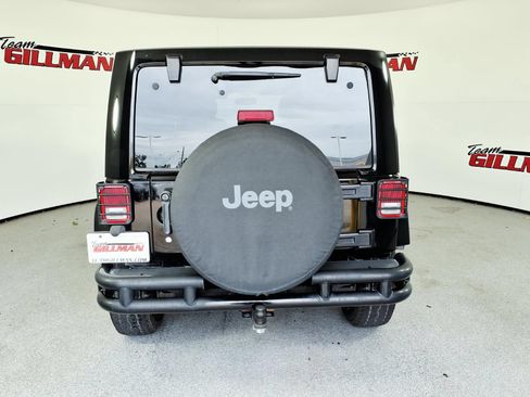 Used 2013 Jeep Wrangler Unlimited Sahara w/ Connectivity Group AWD/4WD image 5