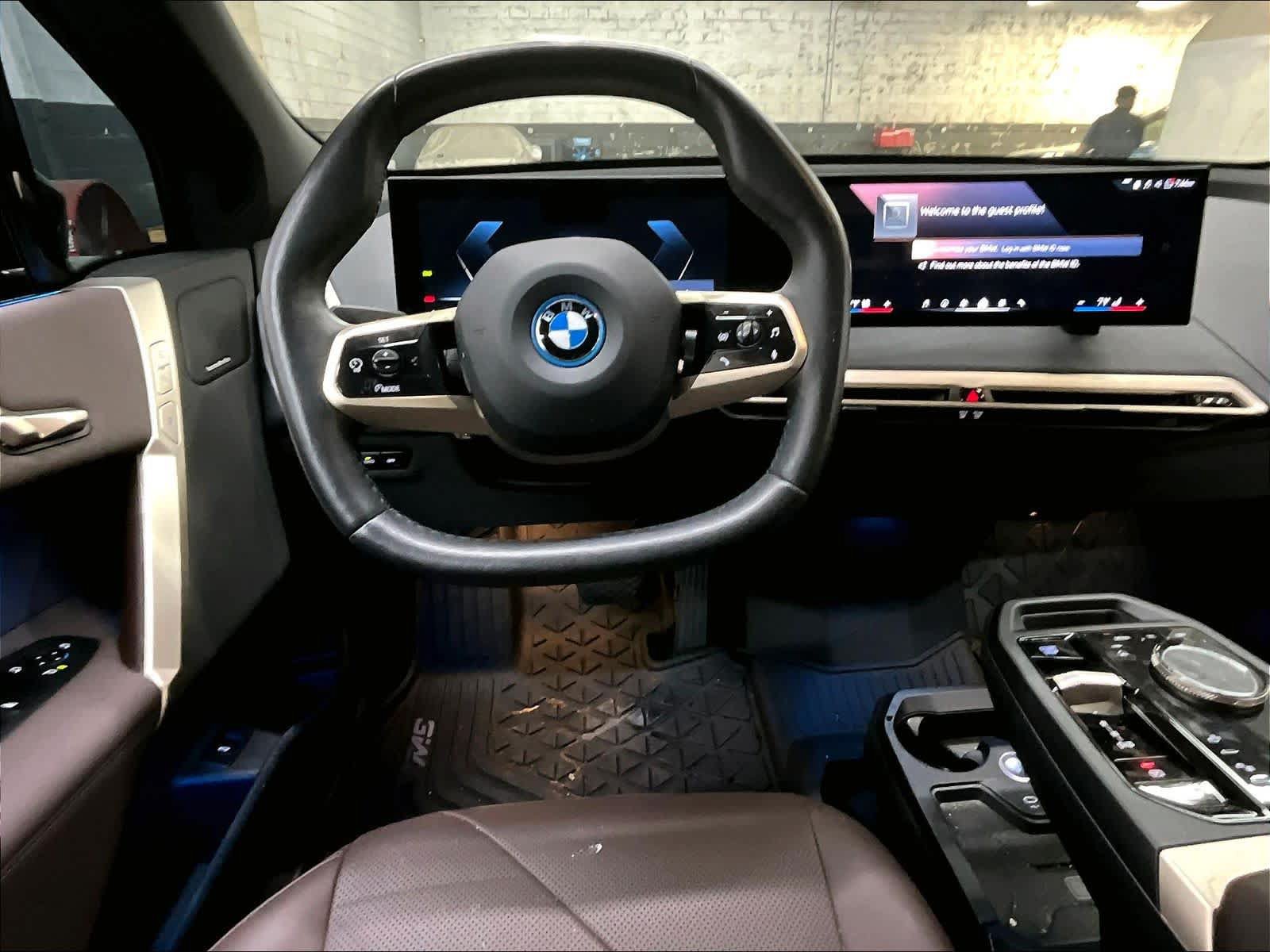 Used 2024 BMW iX xDrive50 w/ Sport Package AWD/4WD image 8
