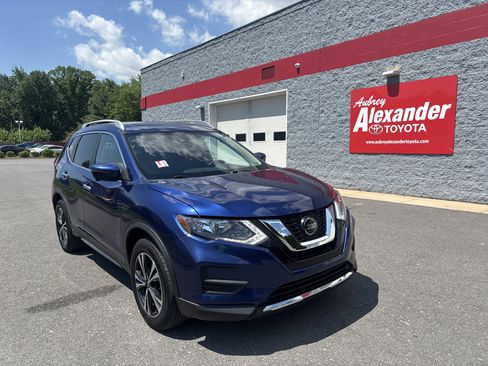 Used 2019 Nissan Rogue SV w/ Sun & Sound Touring Package AWD/4WD image 1