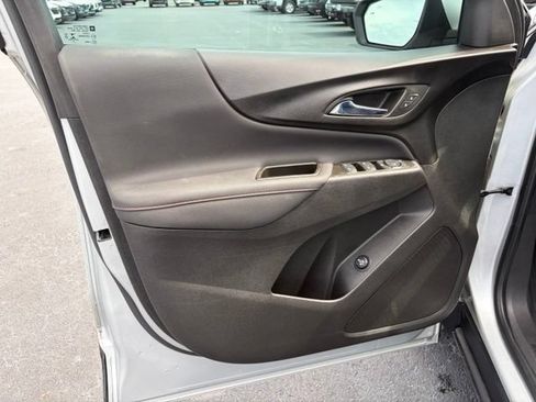 Used 2022 Chevrolet Equinox RS FWD image 12