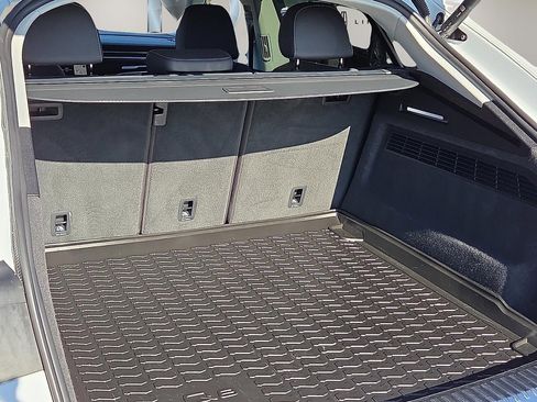 Used 2022 Audi Q8 Premium Plus image 8