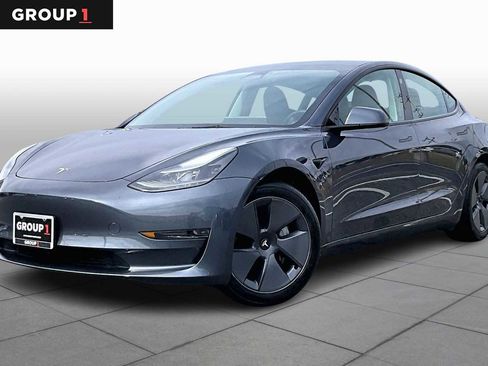 Used 2023 Tesla Model 3 Standard Range image 1