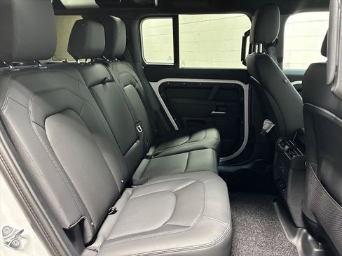 Used 2026 Land Rover Defender 110 X-Dynamic SE image 39