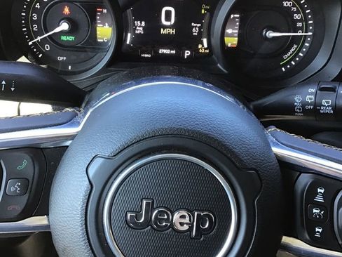 Used 2024 Jeep Wrangler Unlimited Sahara w/ Technology Group image 7