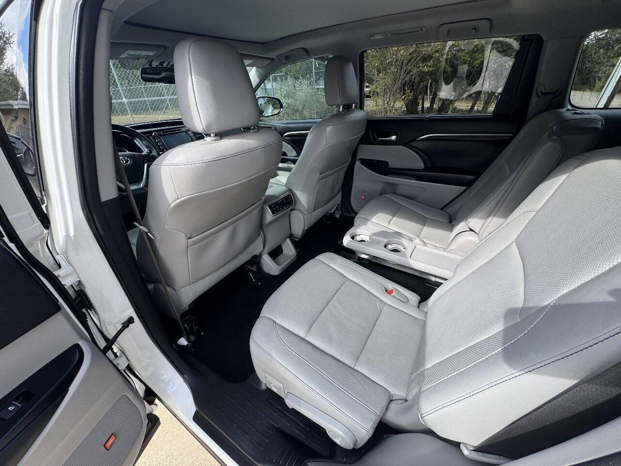 Used 2016 Toyota Highlander Limited Platinum AWD/4WD image 24