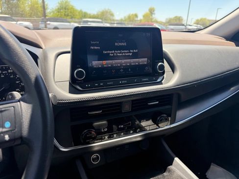 Used 2023 Nissan Rogue SV FWD image 19