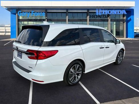Certified 2024 Honda Odyssey Touring image 2