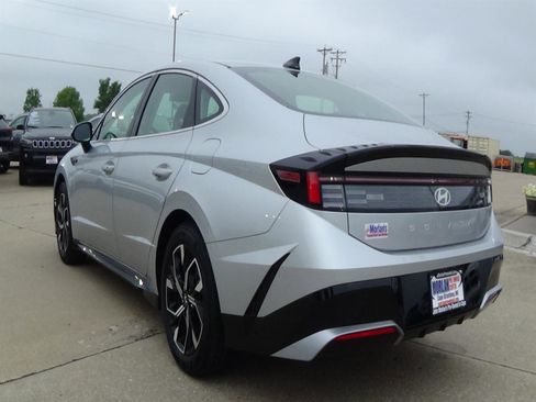 Used 2025 Hyundai Sonata SEL FWD image 8