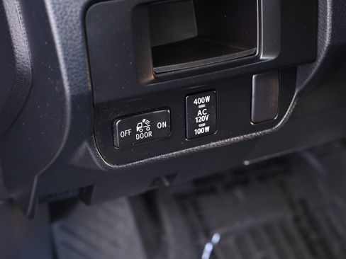 Used 2016 Toyota Tacoma TRD Sport image 27