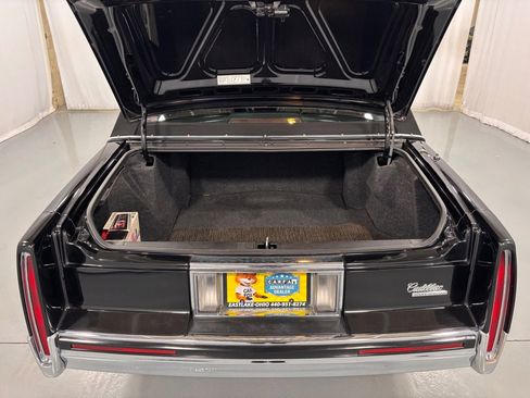 Used 1993 Cadillac Fleetwood Sedan image 27