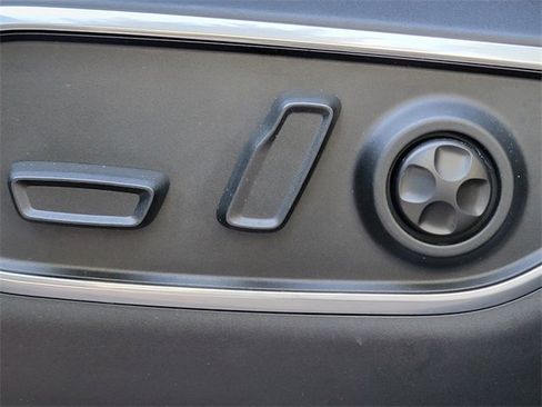 Used 2023 Jeep Wagoneer 4WD w/ Premium Group I image 5