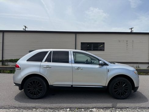 Used 2012 Lincoln MKX AWD image 2