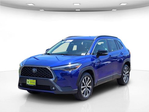 Used 2025 Toyota Corolla Cross XLE FWD image 11
