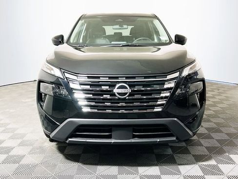 Used 2025 Nissan Rogue SV image 3