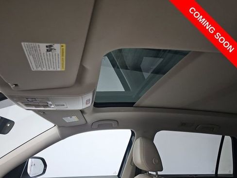 Used 2023 Volkswagen Atlas SE w/ Panoramic Sunroof Package FWD image 9