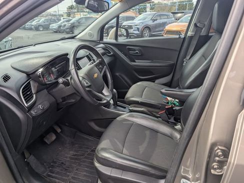 Used 2022 Chevrolet Trax LT w/ Driver Confidence Package image 14