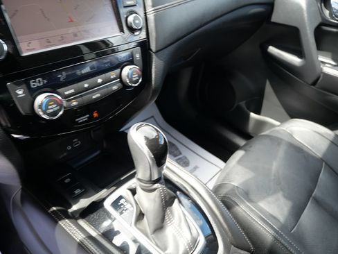 Used 2019 Nissan Rogue SL AWD/4WD image 13
