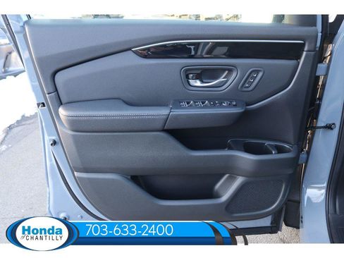 New 2025 Honda Pilot Touring image 27