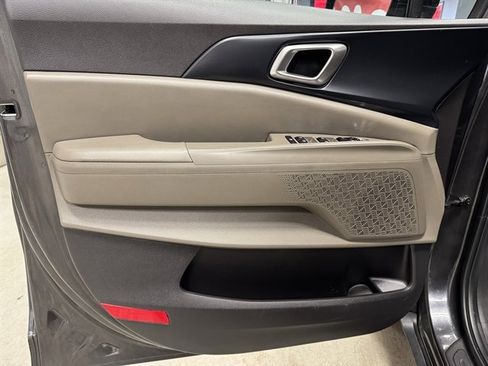 Used 2025 Kia Carnival FWD image 19