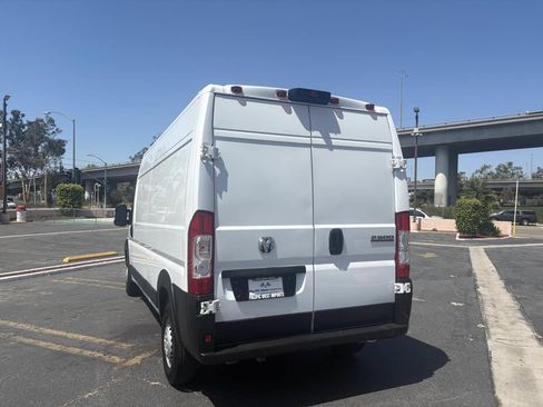 Used 2025 RAM ProMaster 2500 w/ Convenience Group FWD image 9