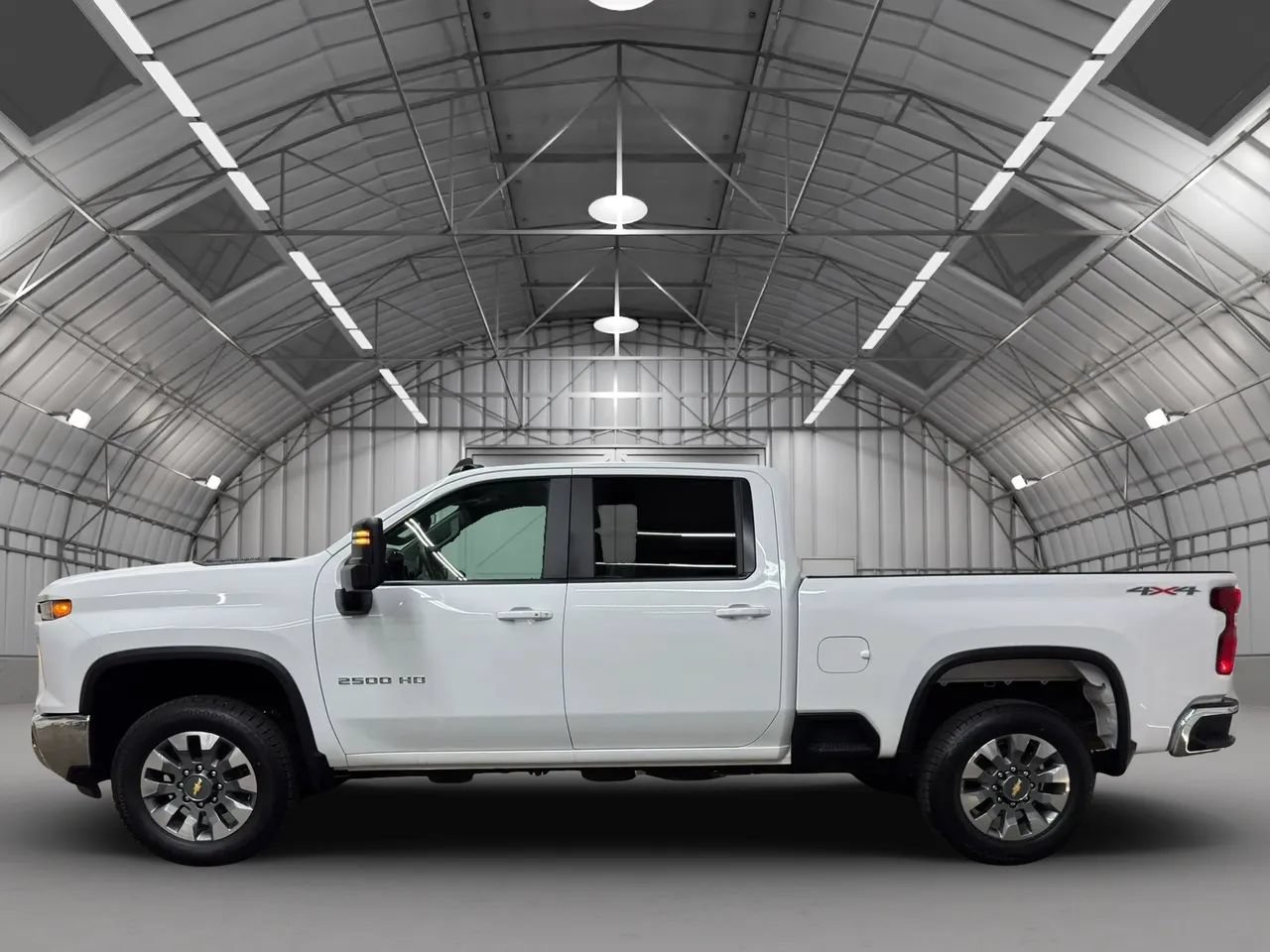 Used 2024 Chevrolet Silverado 2500 LT AWD/4WD image 2