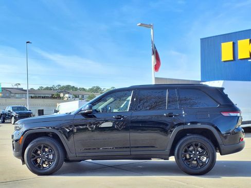 Used 2025 Jeep Grand Cherokee Altitude image 5