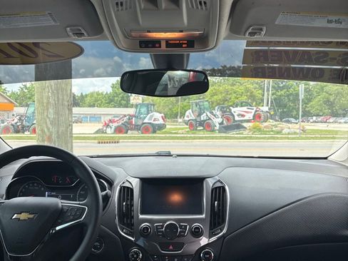 Used 2017 Chevrolet Cruze LT w/ Sun And Sound Package image 13