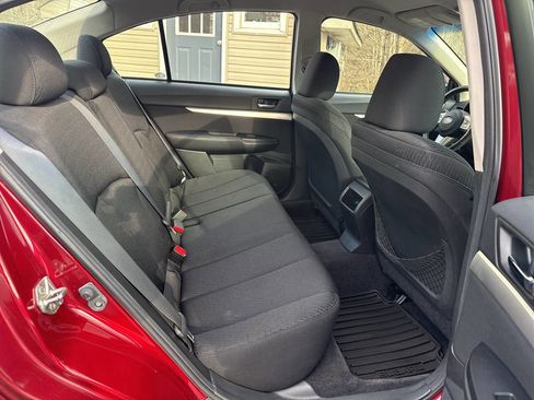 Used 2010 Subaru Legacy 2.5i Premium image 21
