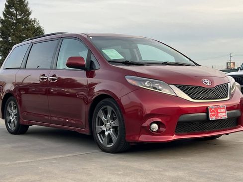 Used 2017 Toyota Sienna SE image 10