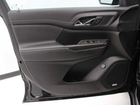 Used 2023 GMC Acadia SLT image 14