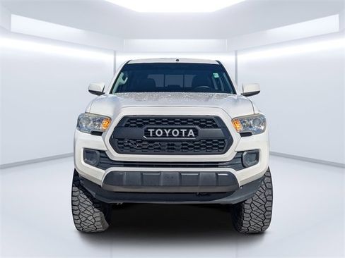 Used 2016 Toyota Tacoma SR image 8