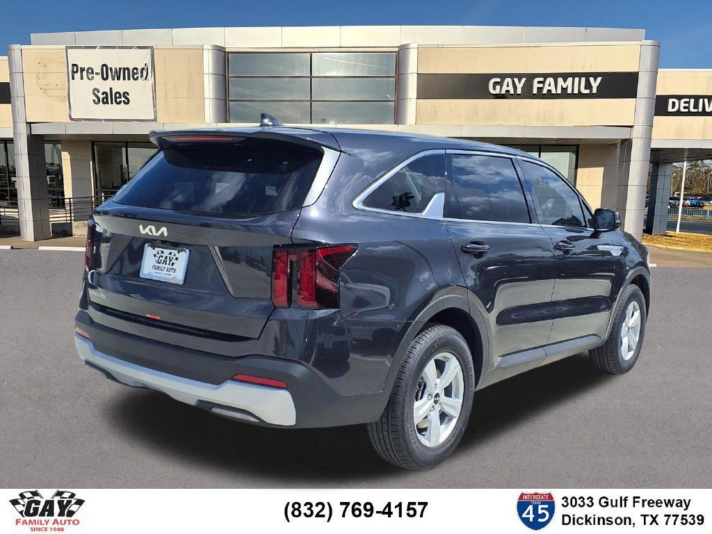 Certified 2026 Kia Sorento LX FWD image 2