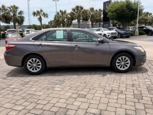 Used 2015 Toyota Camry LE FWD image 7