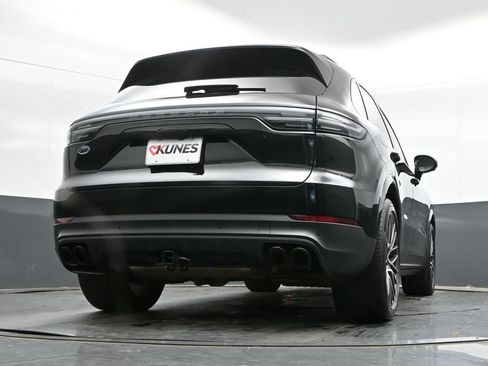 Used 2023 Porsche Cayenne AWD/4WD image 38