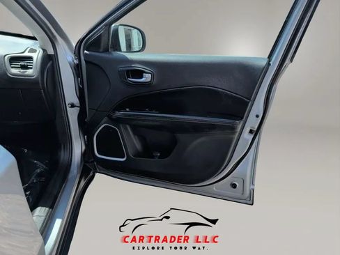 Used 2021 Jeep Compass Latitude FWD image 19