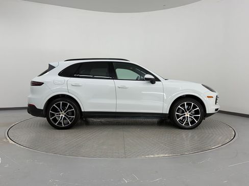 Certified 2023 Porsche Cayenne S AWD/4WD image 8