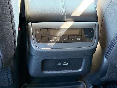 Used 2025 Nissan Pathfinder SV AWD/4WD image 30