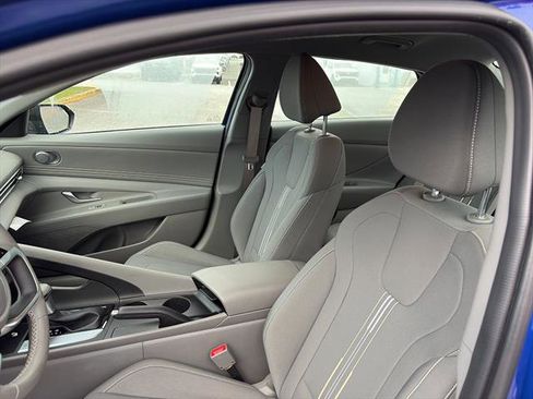 Used 2025 Hyundai Elantra Sport image 13