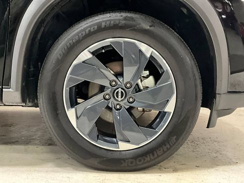 Used 2025 Nissan Rogue SV AWD/4WD image 11