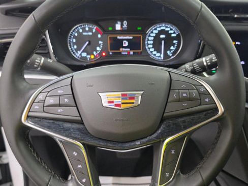 Used 2025 Cadillac XT5 Premium Luxury AWD/4WD image 10