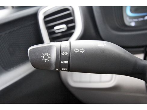 Used 2025 Hyundai Venue SEL FWD image 22