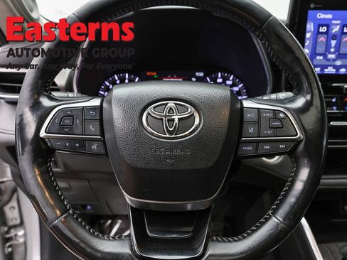 Used 2021 Toyota Highlander Limited AWD/4WD image 10