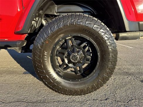 Used 2020 Jeep Gladiator Overland image 25